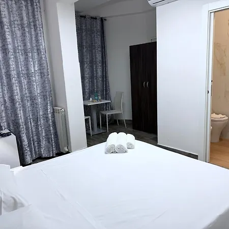 Tiburtina Guesthouse-3